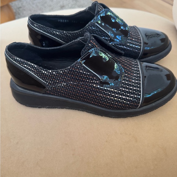 Fratelli Rossetti Black Flats with Textured Design - Picture 3 of 6